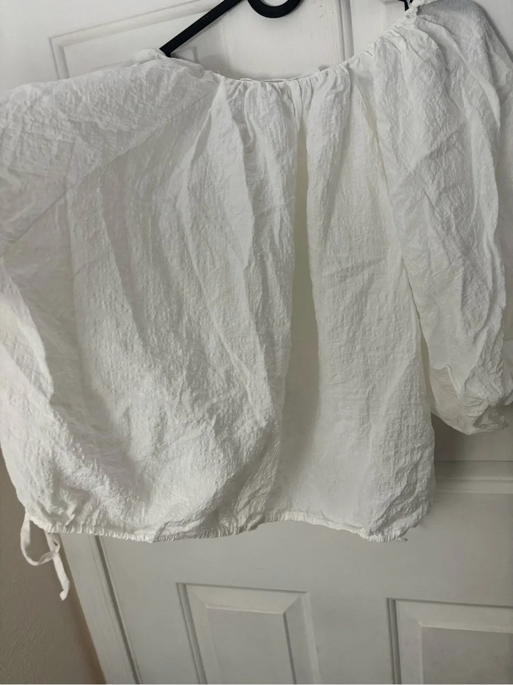 ASTR White Textured Peasant Tie-Hem Blouse
